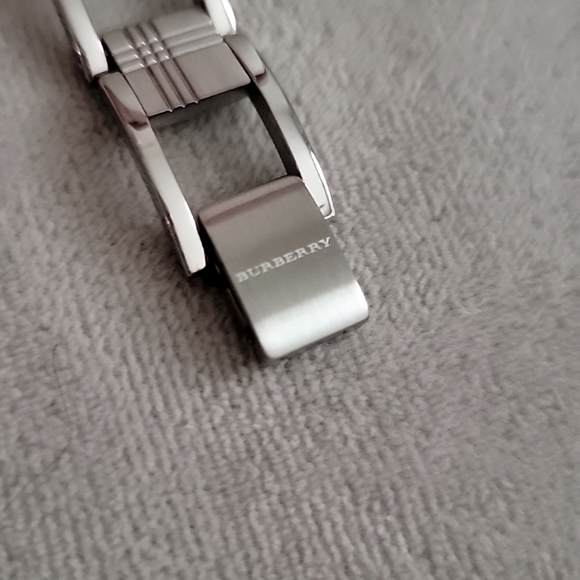 Burberry women's stainless steel watch - Picture 5 of 8
